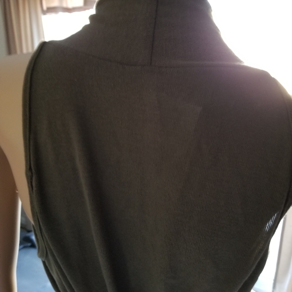 Shirt - Picture 3 of 4